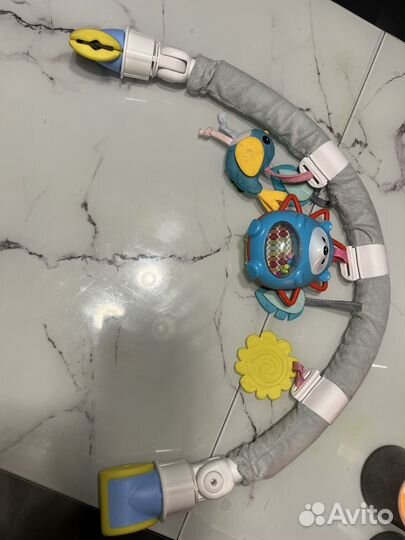 Дуга с игрушками