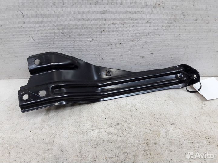 Кронштейн усилителя передний Mitsubishi Pajero