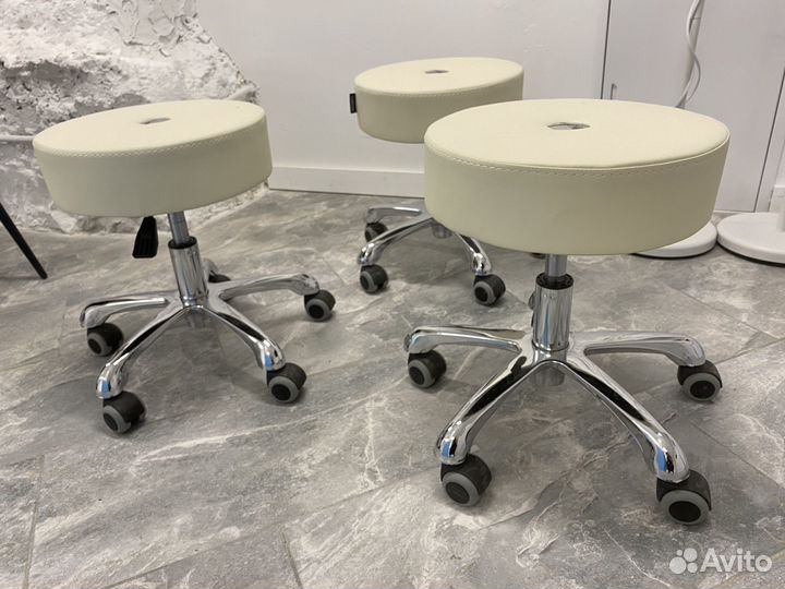 Стул низкий