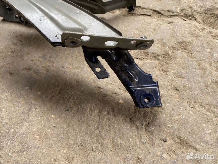 Кронштейн правого крыла Audi A6 c8