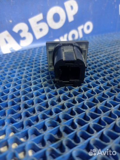 Кнопка обогрева переднего стекла Ford Focus 2