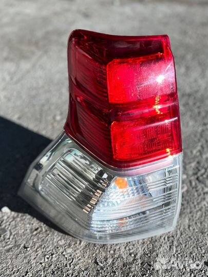 Фонарь левый Land Cruiser Prado 150 2009-2013