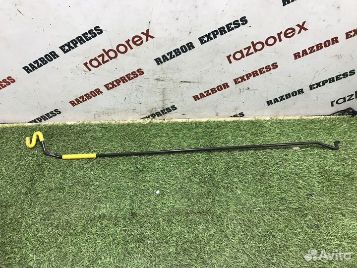 Держатель капота Skoda Octavia A7