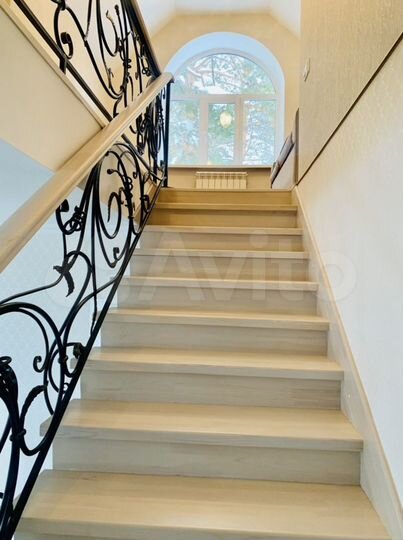 Коттедж 263 м² на участке 9 сот.