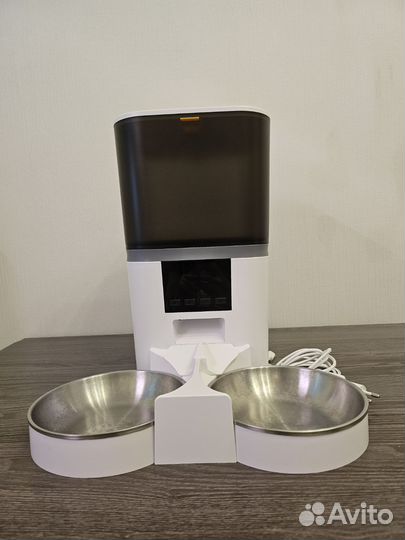 Автоматическая кормушка для кошек двойная