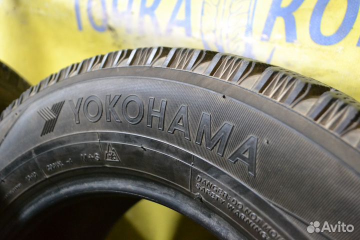 Yokohama Ice Guard IG10 215/60 R16