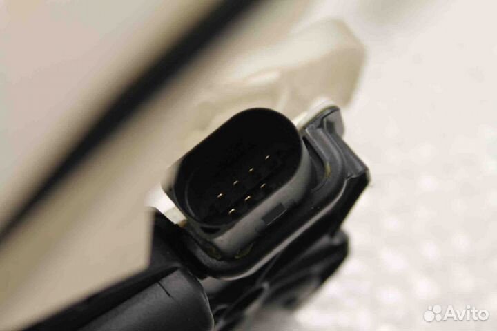 Замок двери передней правой Volkswagen Passat CC 2