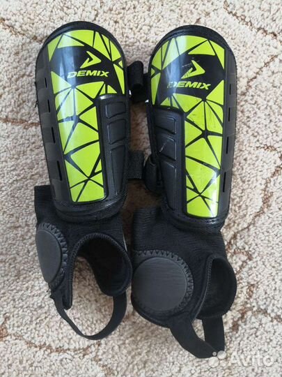 Футбольные щитки