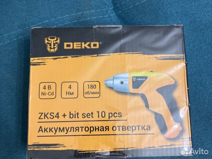 Отвертка аккумуляторная deko ZKS4 с набором. Новая