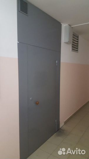 Тамбурная дверь