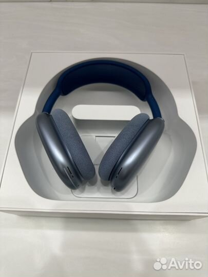 Apple AirPods Max sky blue