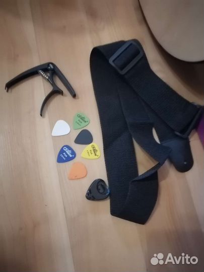 Акустическая гитара бу