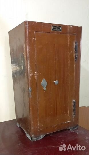 Сейф металлический