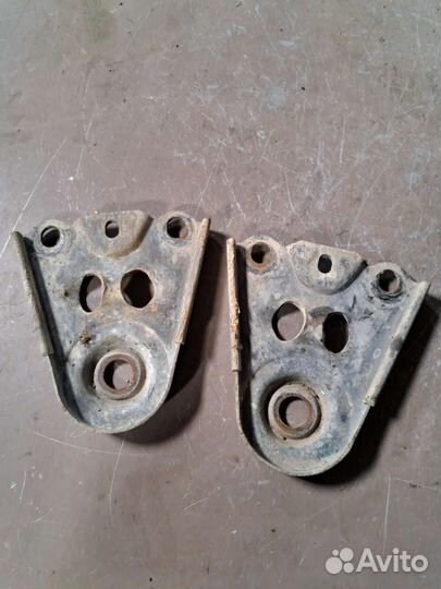 Кронштейн переднего подрамника Volvo S80