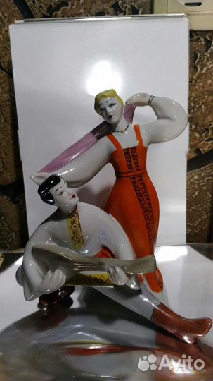 Настольная фигурка