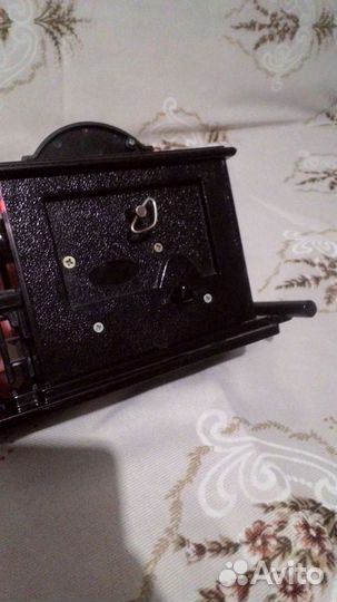 Музыкальная механическая шкатулка