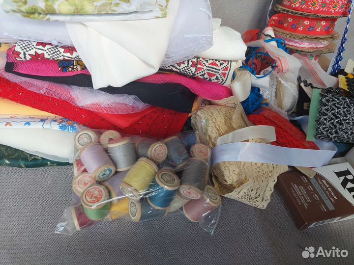 Ткани, нити, фурнитура, кайма, кружева