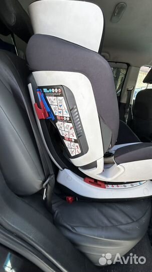 Автомобильное кресло chicco