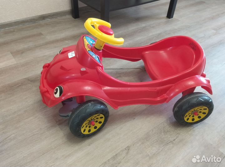 Детская педальная машина