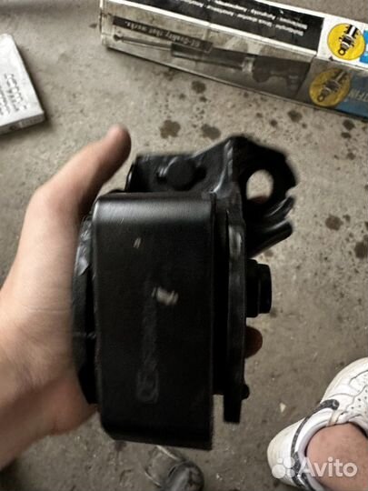 Подушка двигателя Honda Accord CB1/2/3/4/6/Ascot