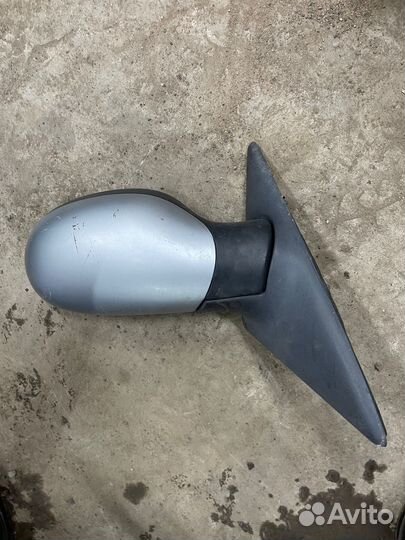 Зеркало переднее правое Renault Laguna 1