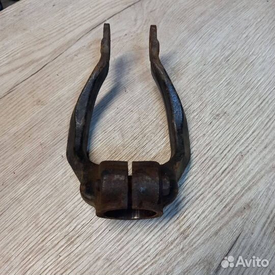 Вилка амортизатора левая Infiniti Q50 2014