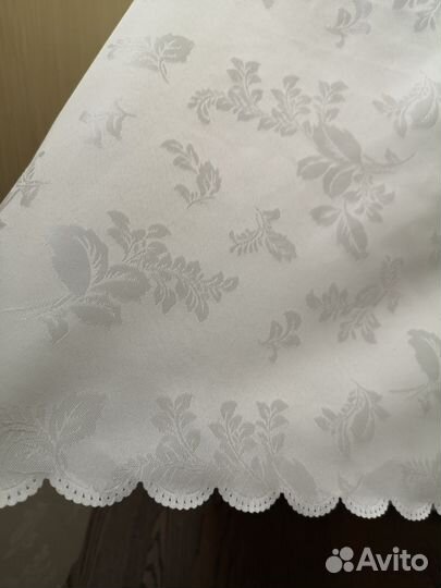 Скатерть белая с набивным рисунком 150х195