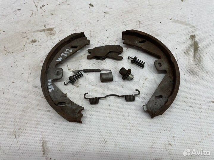 Механизм стояночного тормоза задний левый