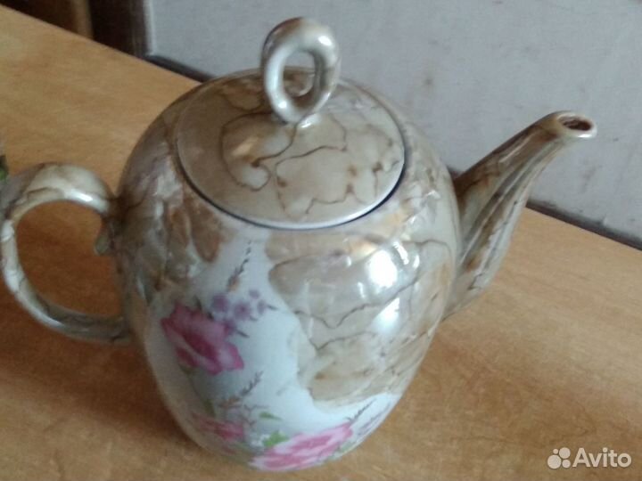 Фарфоровые чашки, интересные вазочки