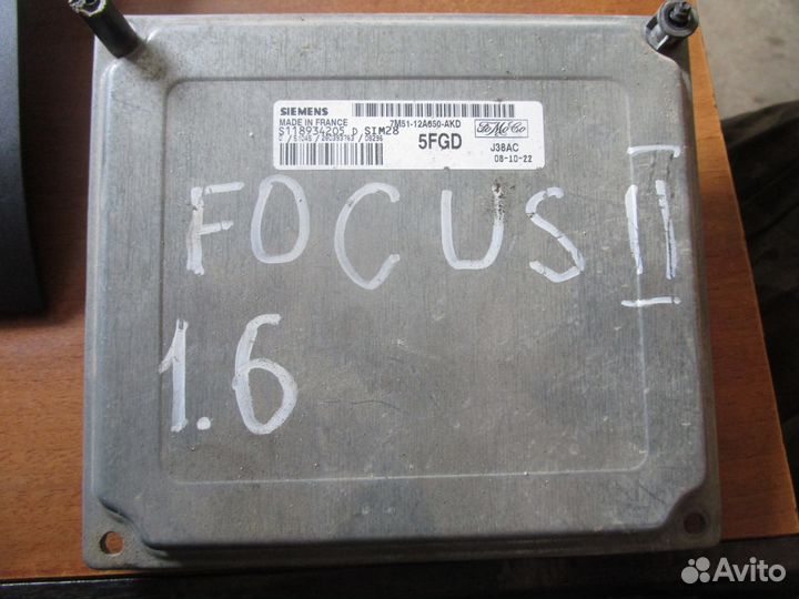 Блок управления двс Ford Focus 2