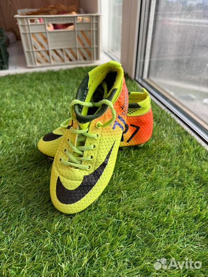 Детские футбольные бутсы