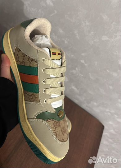 Кроссовки женские