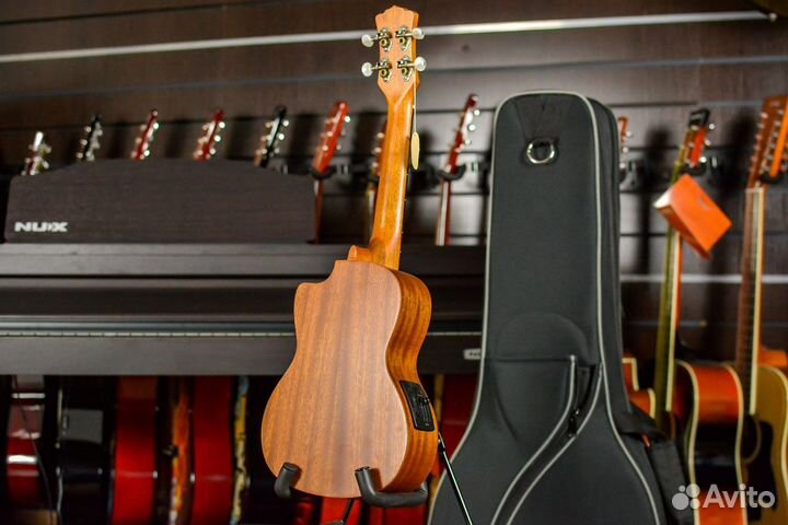 Укулеле с подключением luna + аксессуары