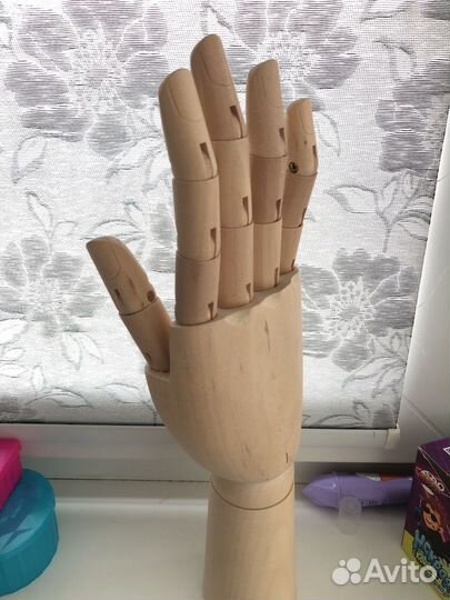Рука деревянная