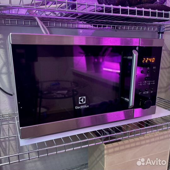 Микроволновая печь Electrolux EMS20300OX
