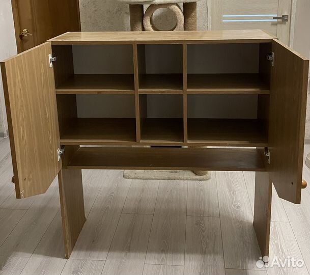 Шкаф с полками