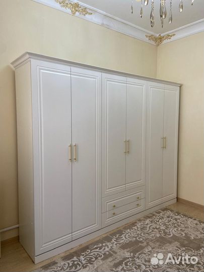 Шкаф распашной