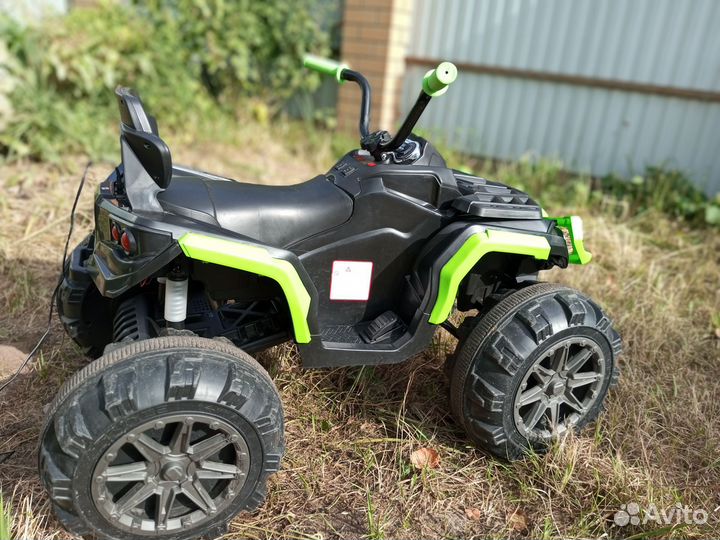 Детский квадроцикл на аккумуляторе