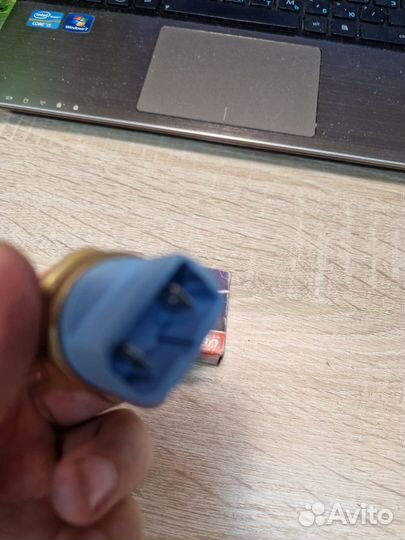 Датчик включения вентилятора Audi A4, A6, A8, 100