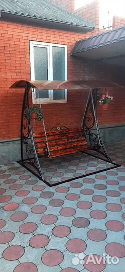 Садовые качели с элементами ковки