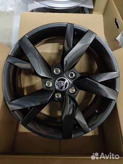 Skoda Lyra Black 17е Новые Оригинал