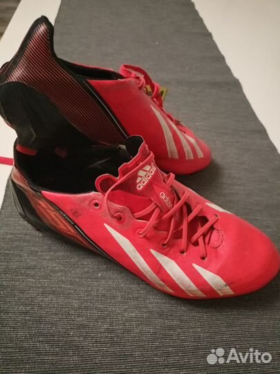 Детские футбольные бутсы