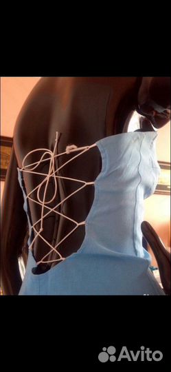 Платье на шнуровке с декольте