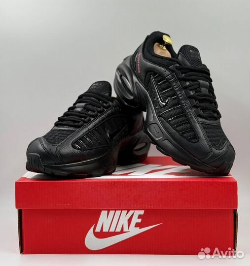 Кроссовки Nike Supreme