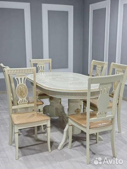 Обеденный стол со стульями версаче