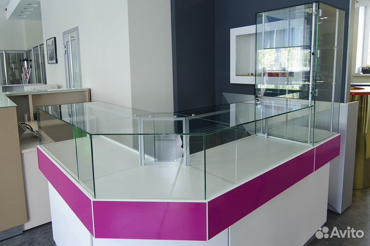 Прилавки со стеклом новые