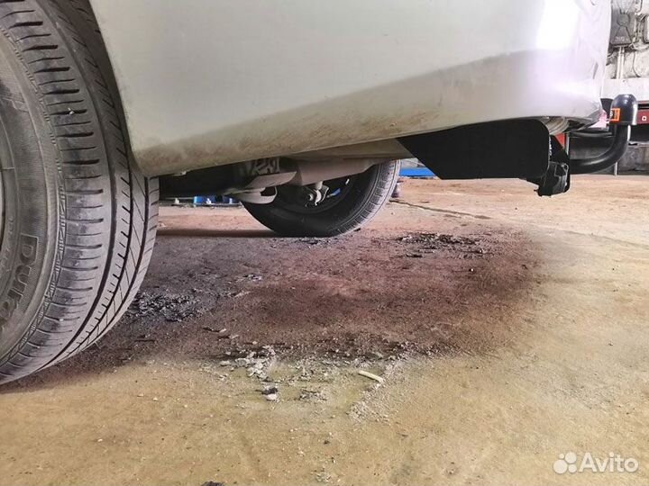 Фаркоп тсу установка Toyota Noah R80, 2014-2017 Ha