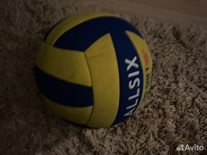 Волейбольный мяч