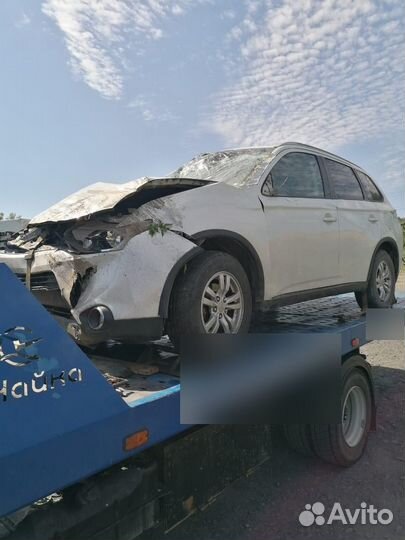 Mitsubishi Outlander 2.0 CVT, 2014, битый, 170 000 км