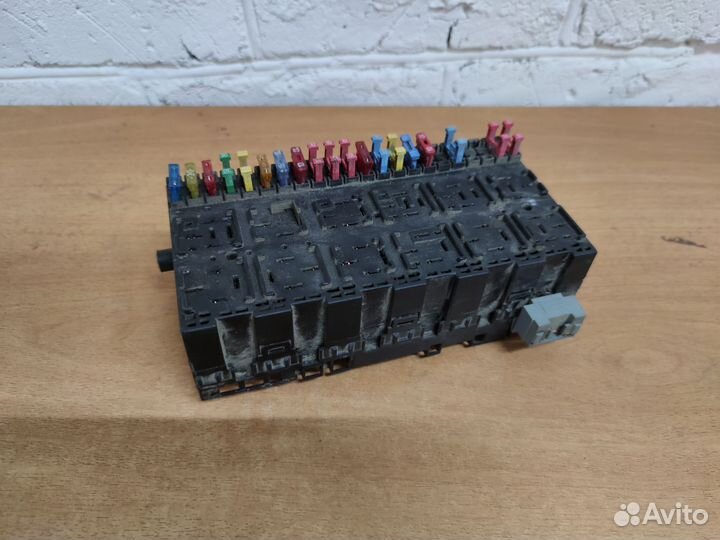 Блок предохранителей VW Transporter T4